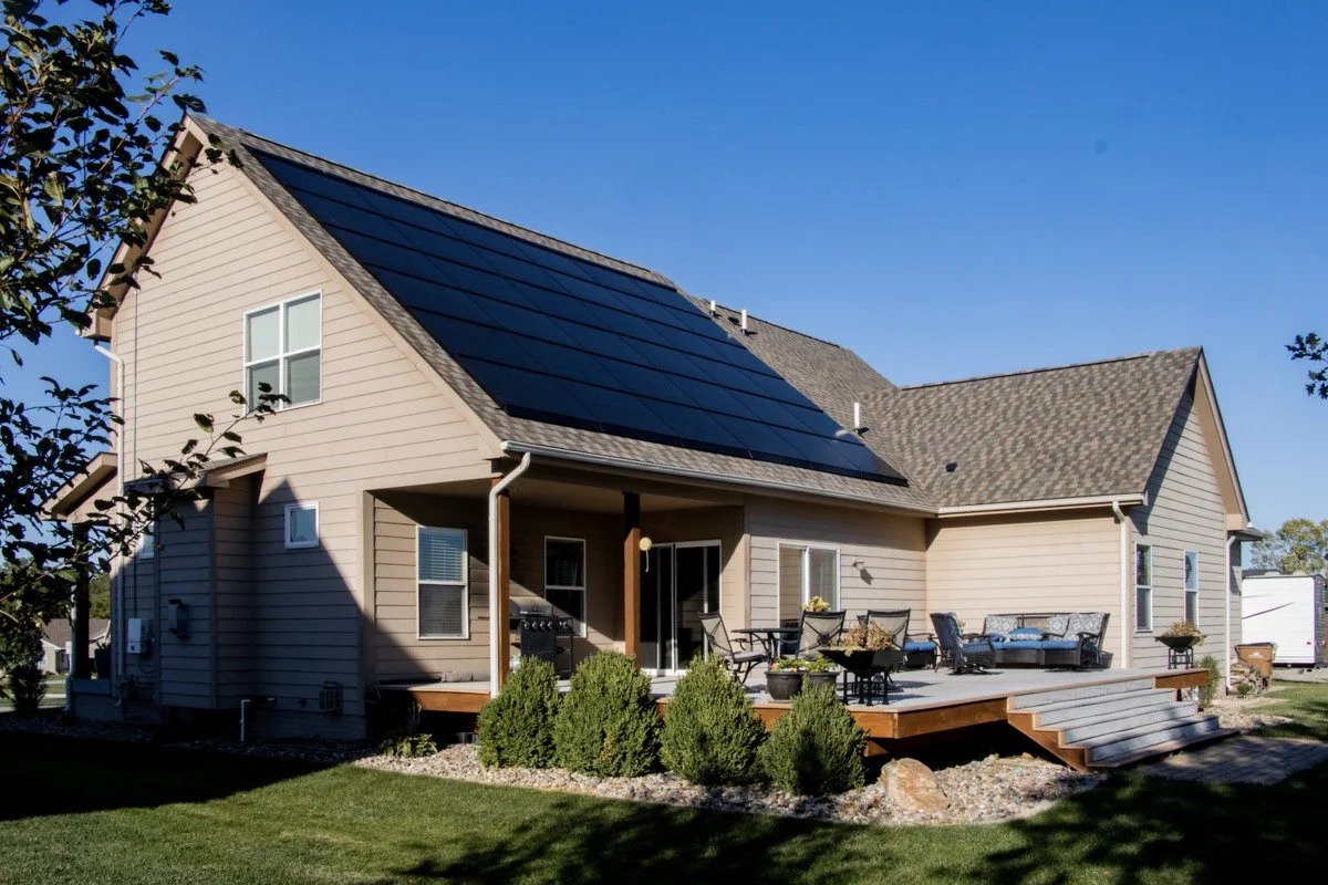 The Updated Guide on Metal Roofing Pros and Cons